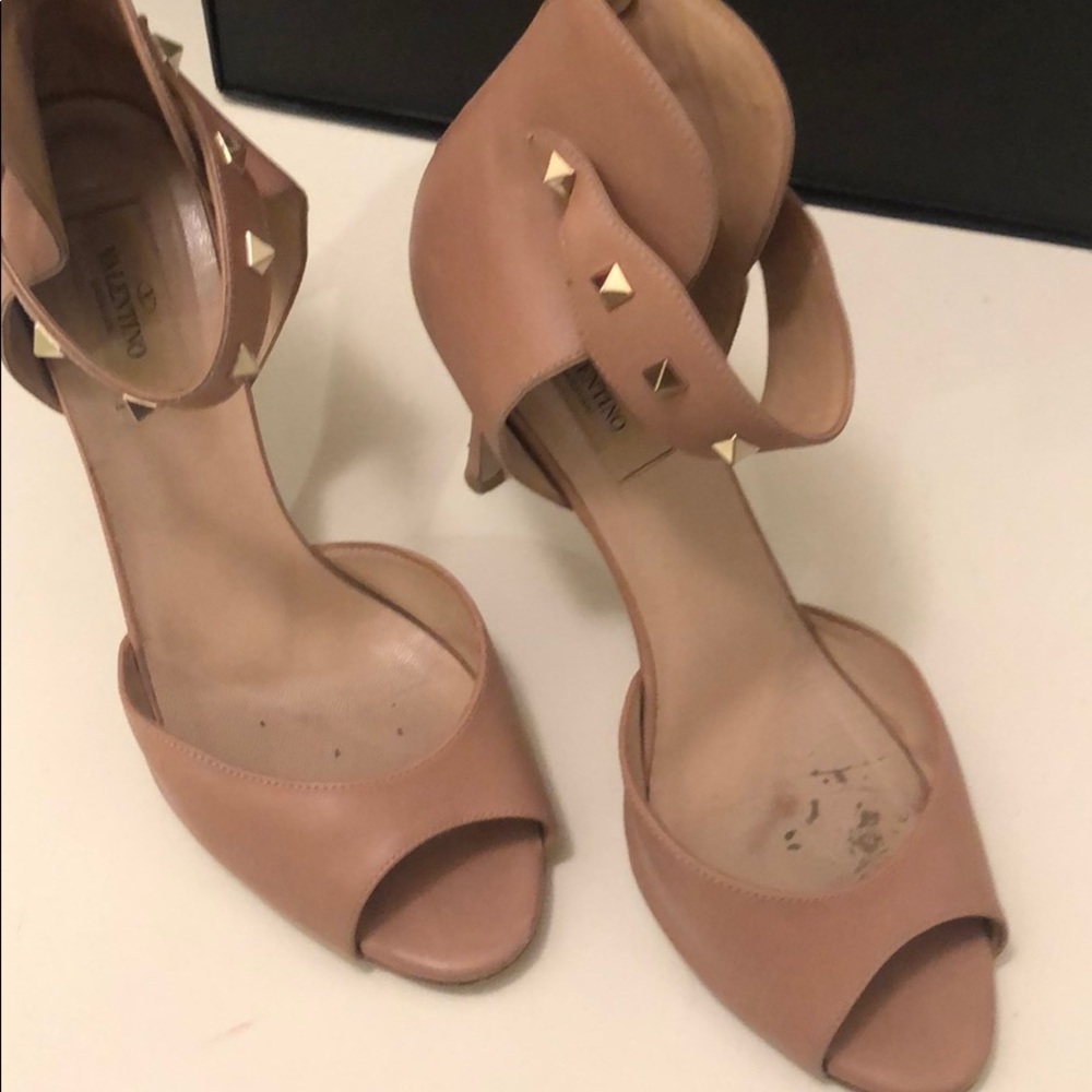 Valentino nude sandal rock stud